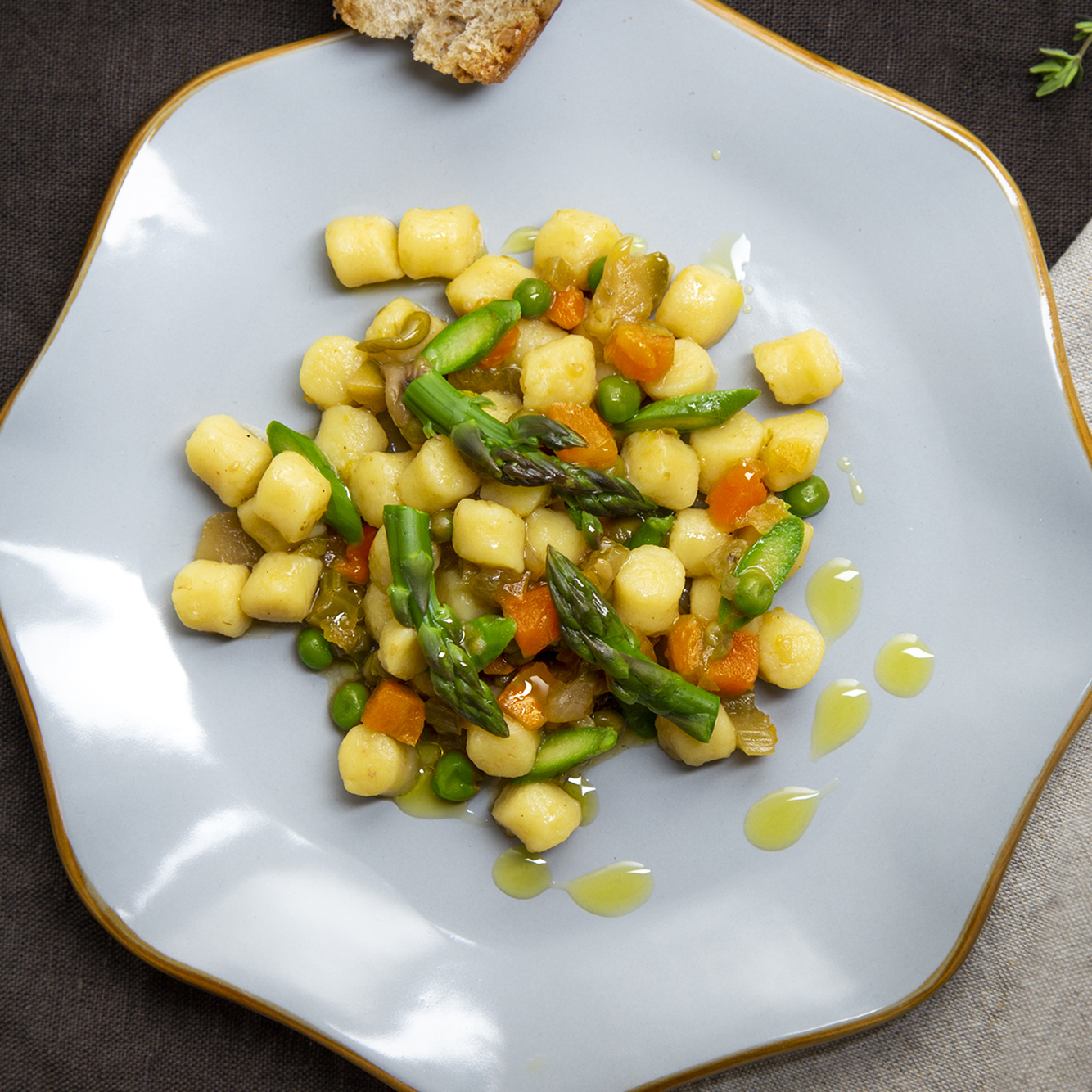 Gnocchetti con verdure porcini e asparagi